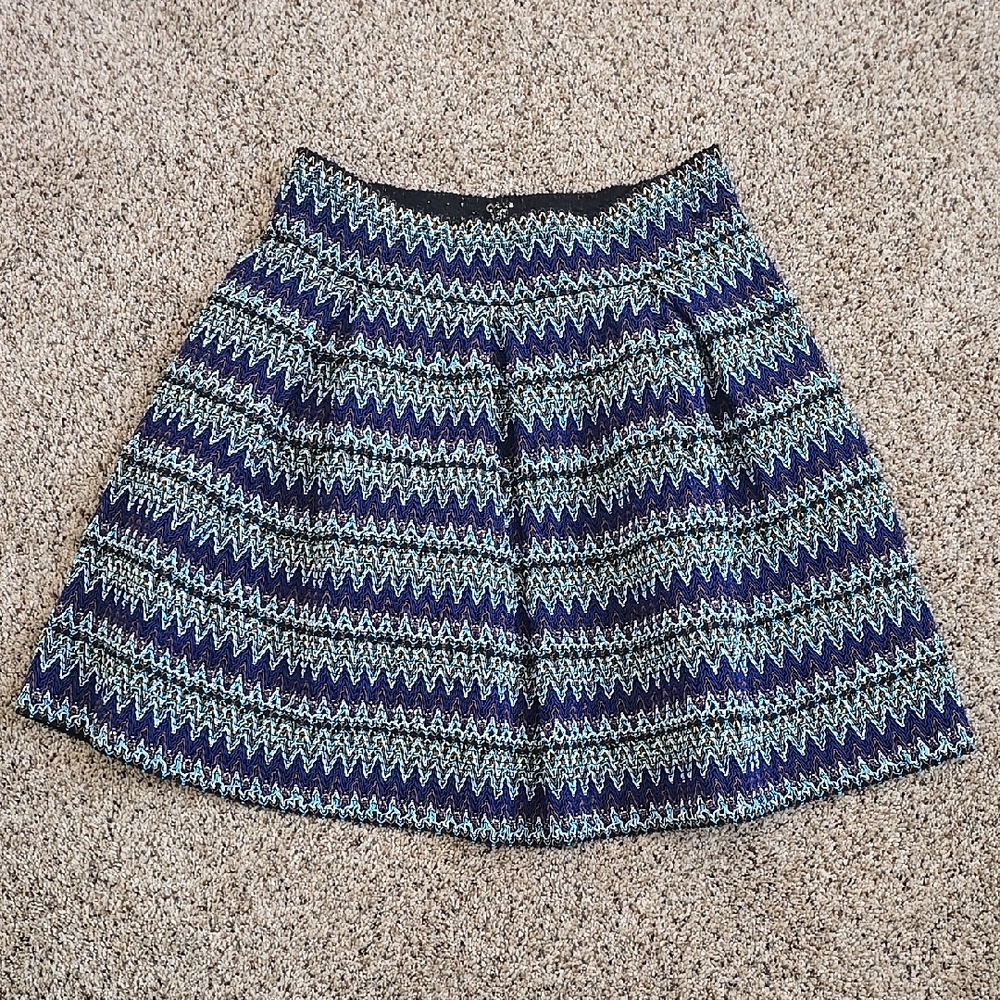 Xhilaration sz M Navy and Turquoise Chevron Print Woven Skirt